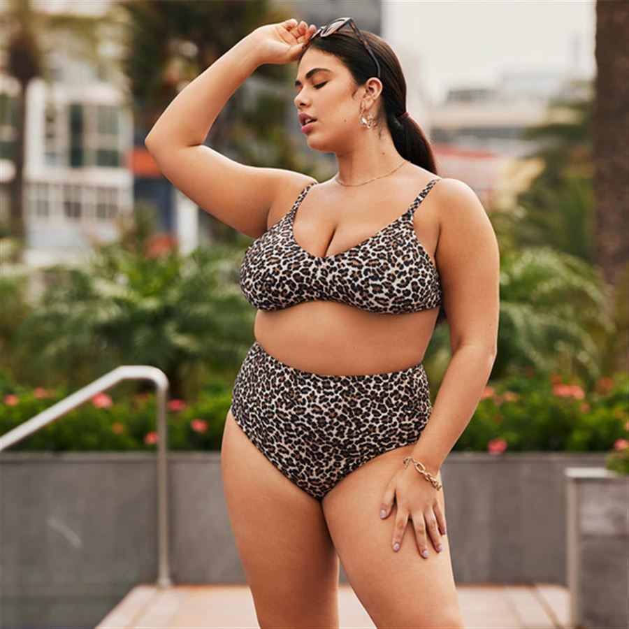 Sådan vælger du badetøj til kvinder med former