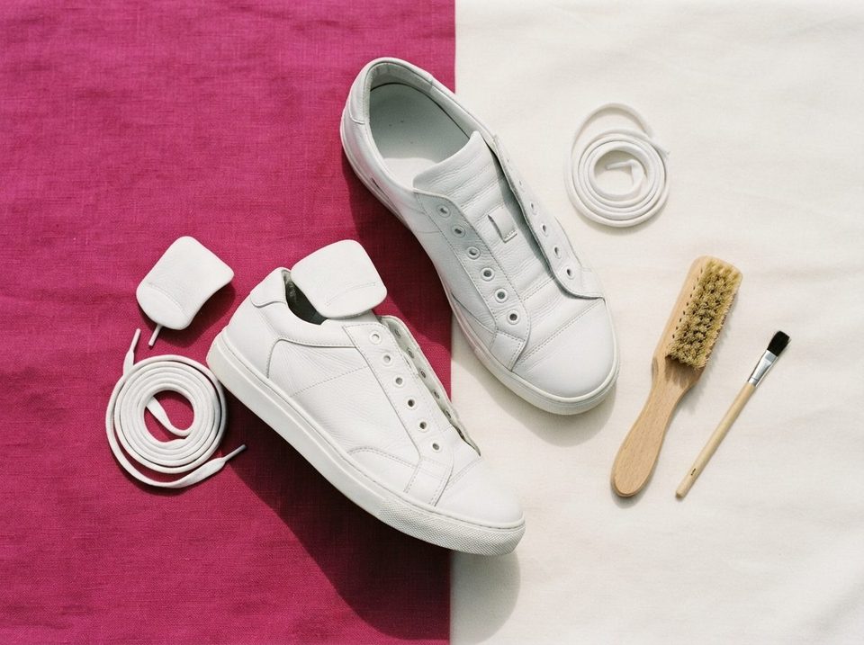 Illustrationsbillede: Hvide sneakers til kjole: de tre ting, der afgør det